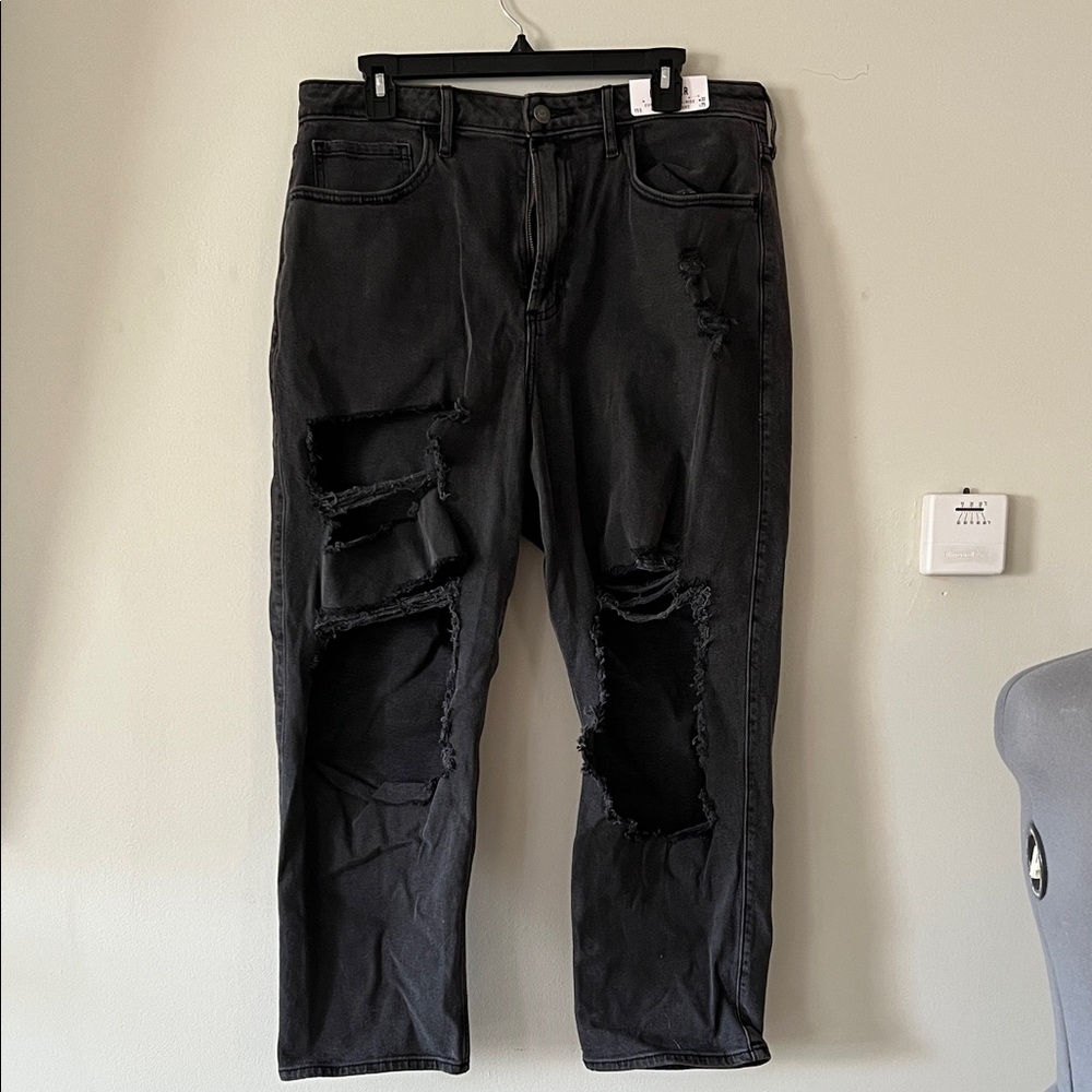 NWT Hollister Women’s Black Ripped High Waisted Straight Jeans